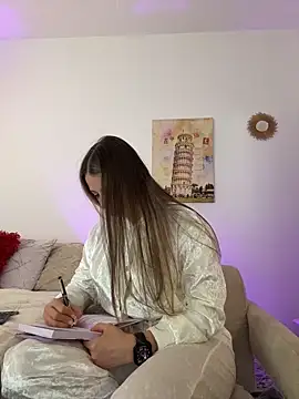 Ashleyjenner  online show from April 18, 2026, 3:58 pm