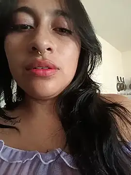 LisaHadwin online show from June 18, 2026, 7:52 pm