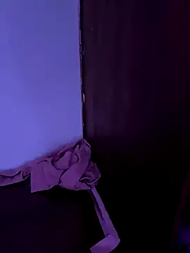 alee lenoxx online show from December 16, 2025, 1:32 am