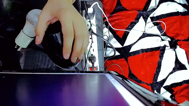 Snapshot of tayiro_r chatting on October 22, 2025, 11:14 pm tayiro r online show from October 22, 2025, 11:14 pm