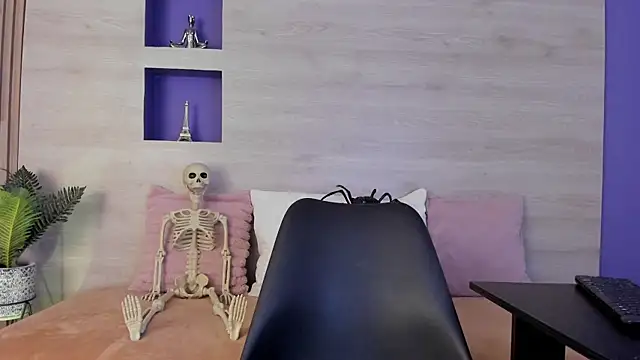 Snapshot of Dakotagloss chatting on October 17, 2025, 9:38 pm Dakotagloss online show from October 17, 2025, 9:38 pm