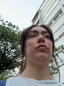 emiliasommer online show from September 28, 2025, 5:09 pm