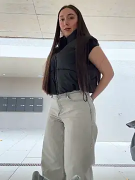 emiliasommer online show from October 26, 2025, 12:38 pm