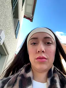 emiliasommer online show from October 15, 2025, 1:30 pm