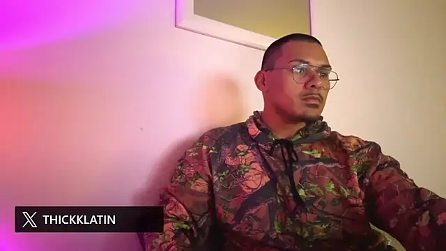 ThixxkkLatin online show from October 26, 2025, 4:24 am