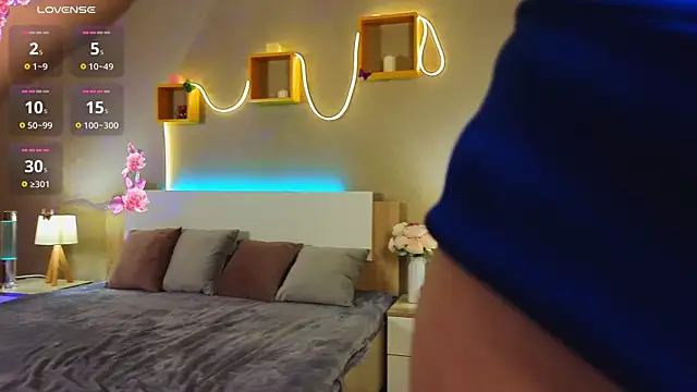 oliviabr0wn0 online show from February 23, 2025, 5:12 am