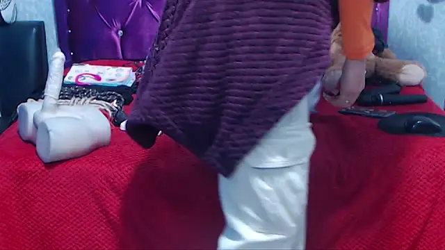 Snapshot of AyshaScott chatting on November 24, 2025, 12:16 pm AyshaScott online show from November 24, 2025, 12:16 pm