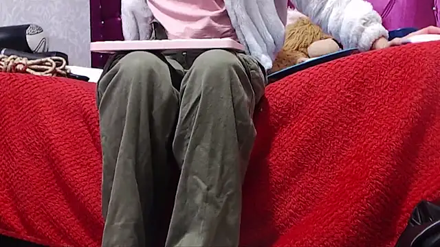 Snapshot of AyshaScott chatting on March 18, 2025, 12:50 pm AyshaScott online show from March 18, 2025, 12:50 pm