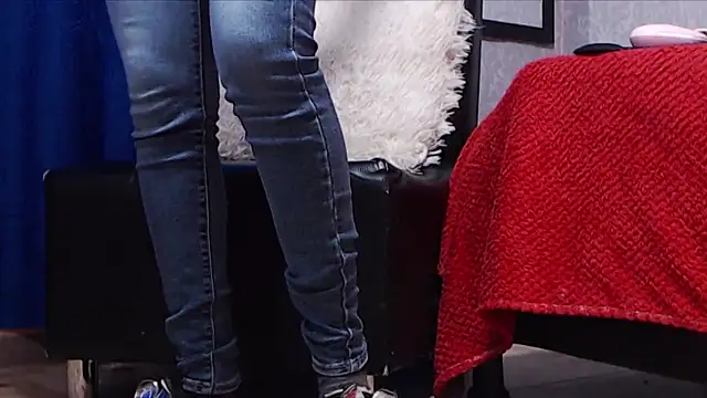 Snapshot of AyshaScott chatting on March 13, 2025, 12:56 pm AyshaScott online show from March 13, 2025, 12:56 pm