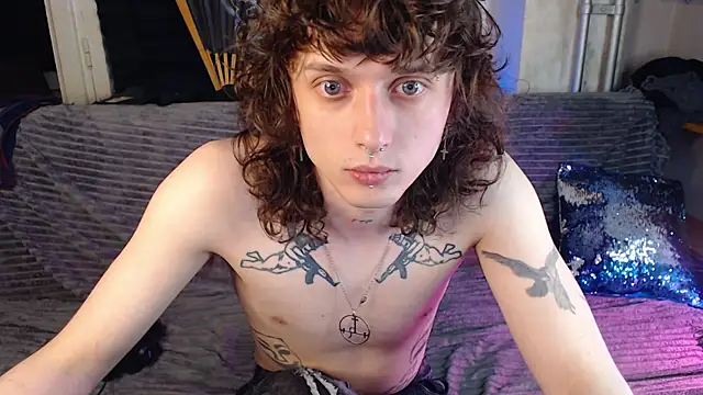 Snapshot of axxxturel chatting on May 17, 2026, 7:47 pm axxxturel online show from May 17, 2026, 7:47 pm