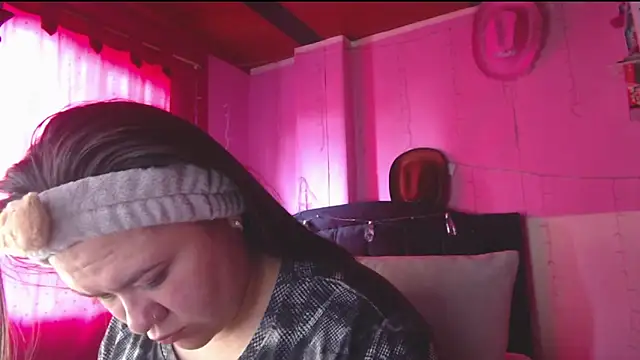 NikkiRous  online show from April 13, 2026, 1:37 pm