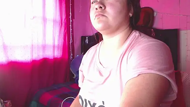 NikkiRous  online show from April 18, 2026, 1:02 pm