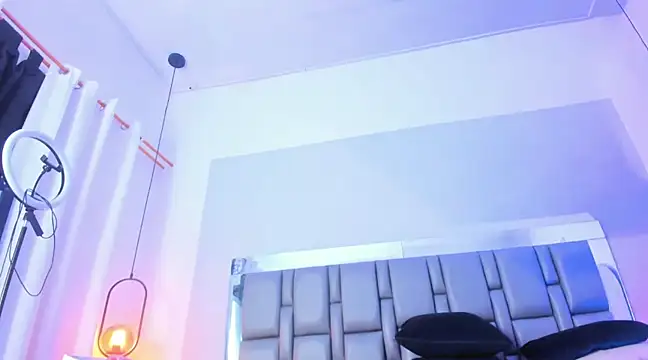 Emily Gil1 online show from March 17, 2025, 7:37 pm