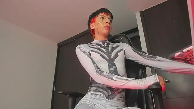 evaevanscute online show from February 21, 2025, 5:13 am