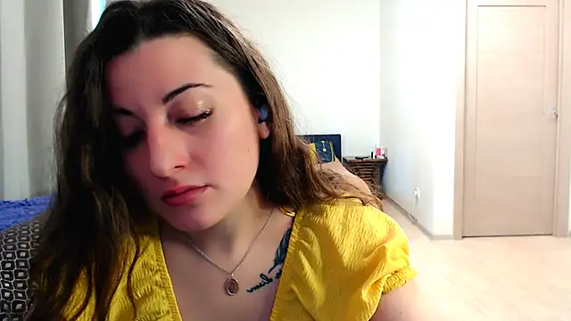 Snapshot of Helen_Adams_ chatting on May 11, 2026, 5:42 am Helen Adams online show from May 11, 2026, 5:42 am
