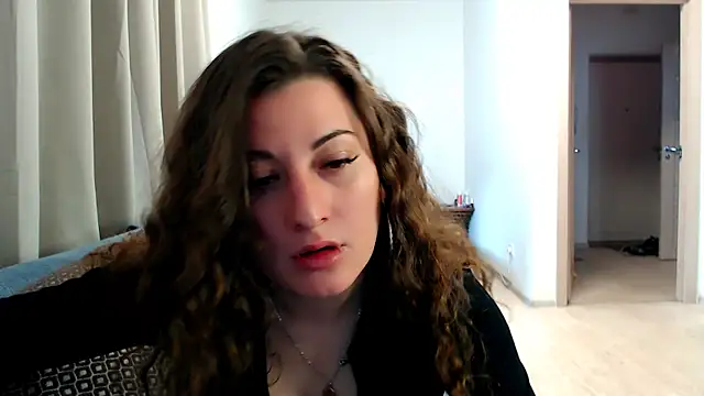 Snapshot of Helen_Adams_ chatting on May 5, 2026, 6:05 am Helen Adams online show from May 5, 2026, 6:05 am