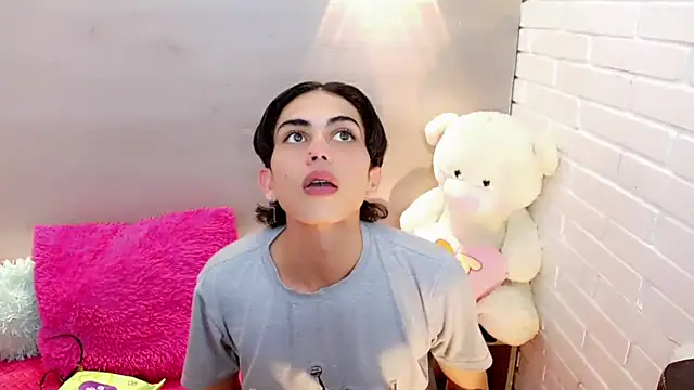 Daniela Pink  online show from September 15, 2025, 7:47 pm