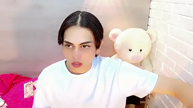 Daniela Pink  online show from November 5, 2025, 7:28 pm