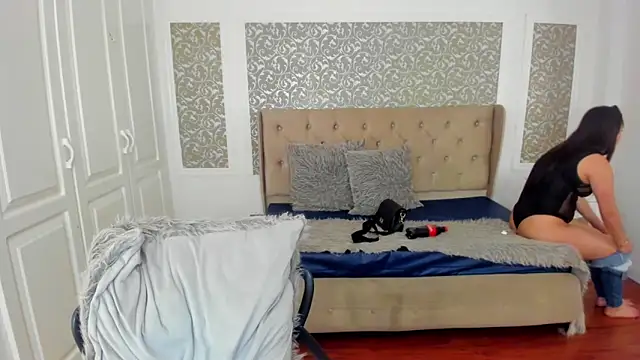 KimWessel  online show from October 27, 2025, 7:48 pm