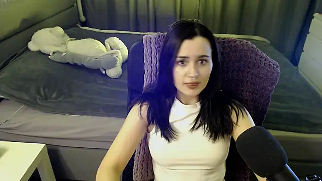 Snapshot of KiraYammy chatting on December 23, 2024, 10:33 pm KiraYammy online show from December 23, 2024, 10:33 pm