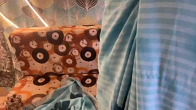 shuhana  online show from December 3, 2025, 4:57 am