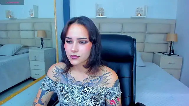 AnnyThompson  online show from October 4, 2025, 9:27 pm