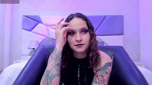 AnnyThompson  online show from February 26, 2025, 9:53 pm