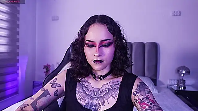 Snapshot of AnnyThompson_ chatting on February 6, 2026, 9:44 pm AnnyThompson online show from February 6, 2026, 9:44 pm