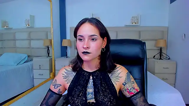 AnnyThompson  online show from October 22, 2025, 9:24 pm