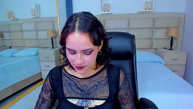 AnnyThompson  online show from October 27, 2025, 9:05 pm