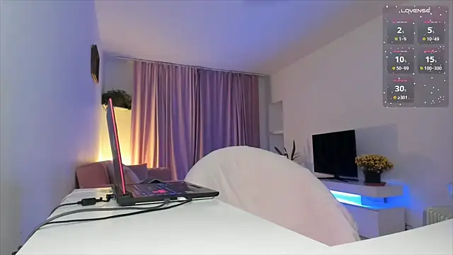 xqueenyasmine online show from December 8, 2024, 4:11 am