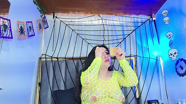 Snapshot of Zoe_Curvy chatting on October 10, 2025, 12:17 pm Zoe Curvy online show from October 10, 2025, 12:17 pm