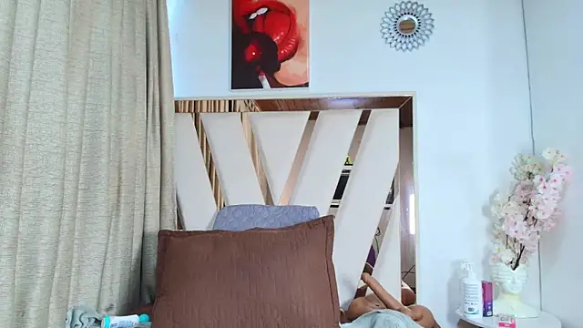 Snapshot of Zoe_Curvy chatting on September 21, 2025, 12:43 pm Zoe Curvy online show from September 21, 2025, 12:43 pm