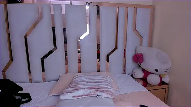 TifanyChill online show from November 11, 2025, 6:25 pm