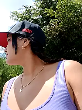 camiysebas21 online show from October 1, 2025, 5:39 pm