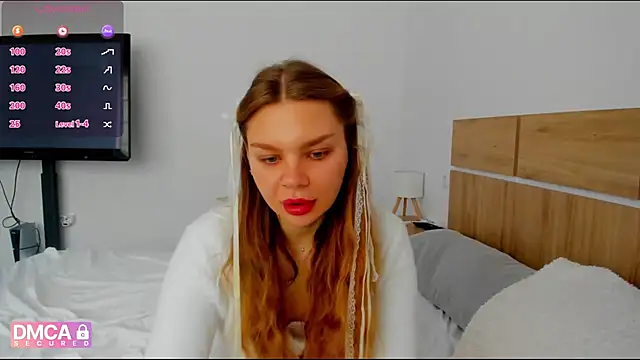 Molly sweetie online show from April 13, 2026, 6:28 am