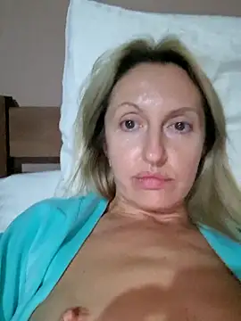 Miss    Mia  online show from September 24, 2025, 4:13 pm