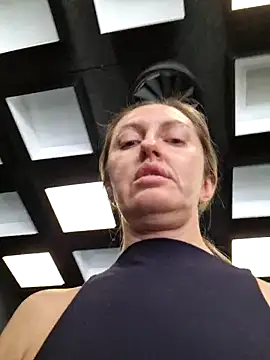 Miss    Mia  online show from February 3, 2026, 9:03 am