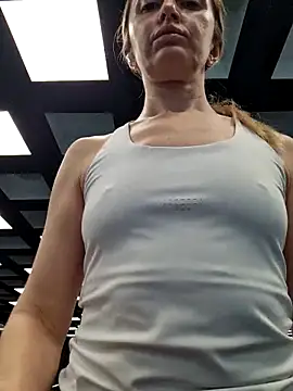 Miss    Mia  online show from February 5, 2026, 11:17 am