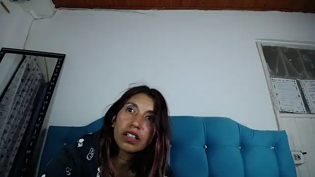 Snapshot of sweet_skylove_ chatting on March 16, 2025, 2:10 am sweet skylove online show from March 16, 2025, 2:10 am