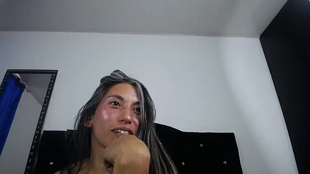 sweet skylove  online show from April 17, 2026, 9:17 pm