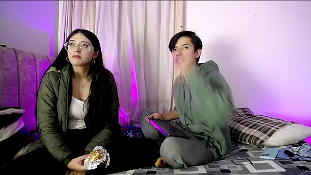 Pinkandyellowpokemon online show from December 19, 2025, 4:38 am