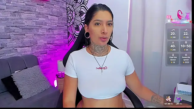 LouaneBourVip online show from October 7, 2025, 1:34 pm