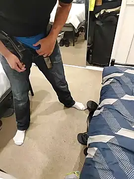 khriztiam  online show from February 27, 2026, 7:19 am