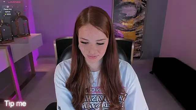 CorinneRusso online show from September 24, 2025, 4:08 am