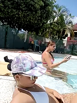 Snapshot of _joanne_and_oliver_ chatting on November 12, 2025, 5:28 pm joanne and oliver online show from November 12, 2025, 5:28 pm