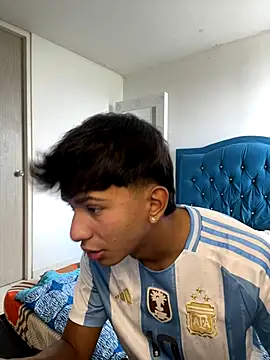 Leonarrrd 01 online show from October 2, 2025, 8:12 pm