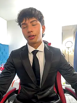 Leonarrrd 01 online show from November 5, 2025, 4:54 pm