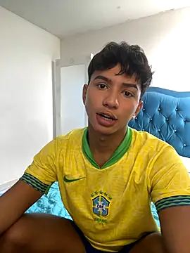 Leonarrrd 01 online show from October 10, 2025, 8:09 pm