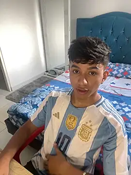 Leonarrrd 01 online show from February 15, 2025, 10:00 pm